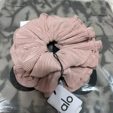 Alo Yoga 핑크 쿼츠 헤어 스크런치 미사용 새상품
