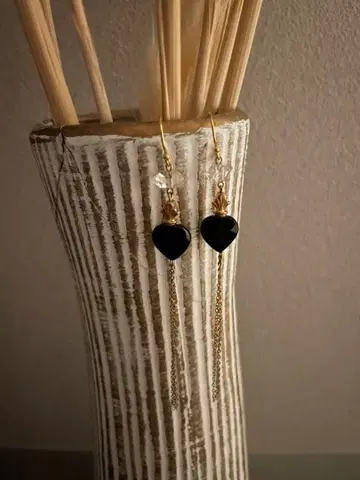 [금속 알레르기 대응] 오닉스 하트 체인 귀걸이