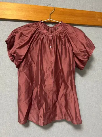 다크 핑크 퍼프 슬리브 셔츠