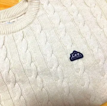 Lee 화이트 케이블 니트 스웨터