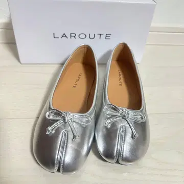 [ LAROUTE ] 실버 리본 타비풍 플랫슈즈 M 사이즈 새상품급