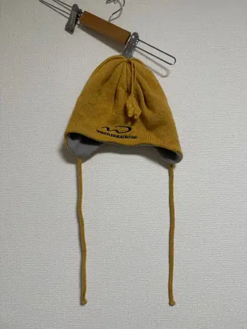 폼폼 포함 니트 모자 머스타드