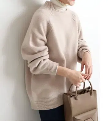 SLOBE IENA 변형 넥 니트