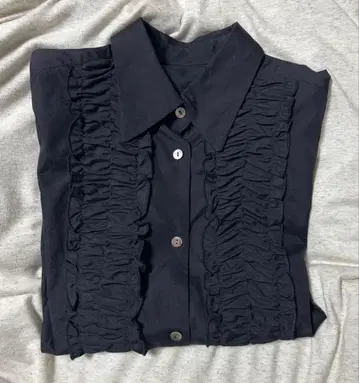 블랙 프릴 블라우스