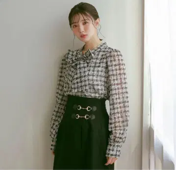 하운드투스 체크 쉬폰 리본 블라우스