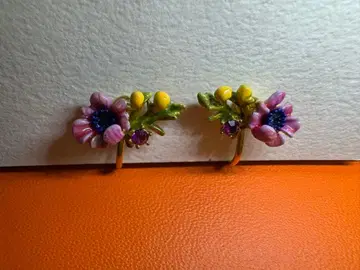 레네레이드 꽃 모티브 귀찌