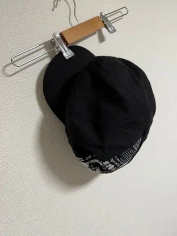 그래픽 프린트 블랙 캡 헤이세이