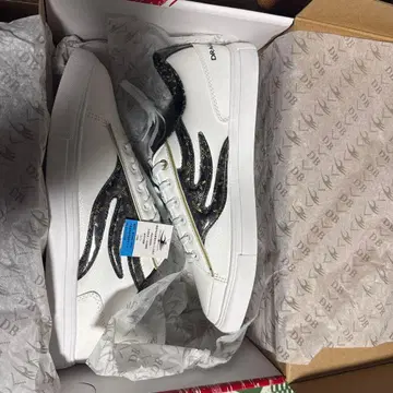 DRAGON BEARD 화이트/블랙 스니커즈