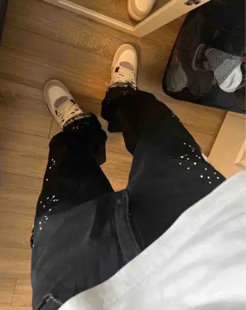 비즈 장식 데미지 데님 팬츠