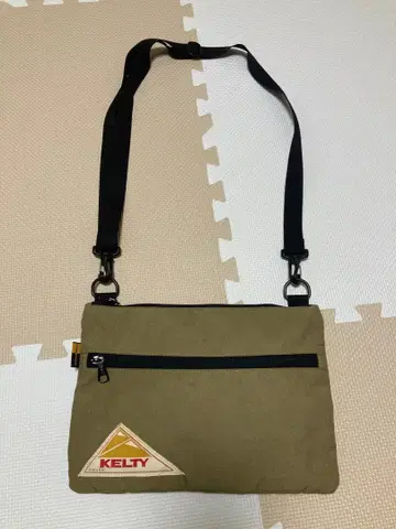 KELTY 카키 숄더백 사코슈