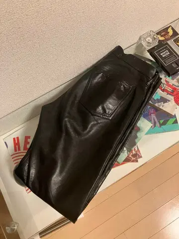 프랑스제 에네스베 옴 블랙 가죽 팬츠