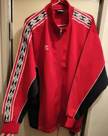 엄브로 트랙 자켓 XL 상당