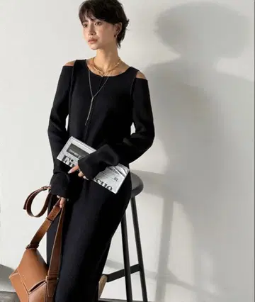 택 포함 새상품/ClassicalEvon/어깨 트임 니트 원피스/블랙/L