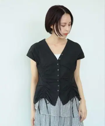 Ray BEAMS / 드로스트 개더 V넥 블라우스