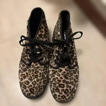 VANS 레오파드 무늬 스니커즈