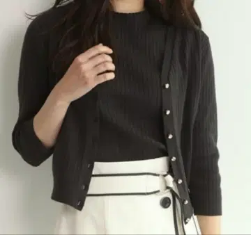 JUSGLITTY 보틀넥 앙상블 (브라운)