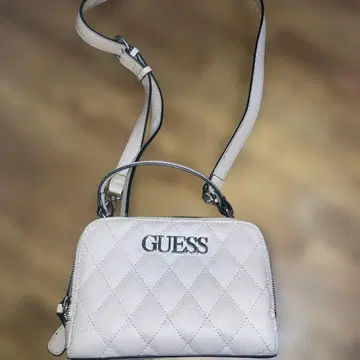 GUESS 퀼팅 숄더백