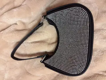 스터드 장식 블랙 핸드백