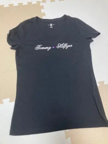 Tommy Hilfiger 블랙 V넥 티셔츠