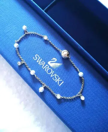 스와로브스키 거의 새상품 펄 팔찌 SWAROVSKI