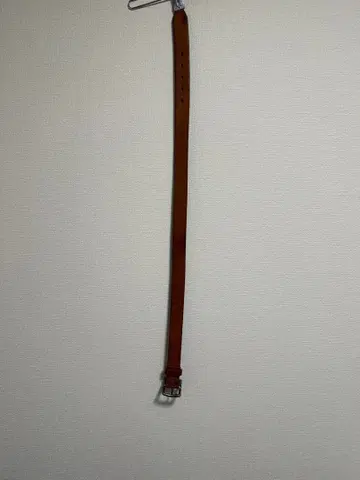 브라운 가죽 벨트 심플한 디자인