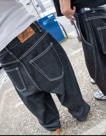 East Players의 블랙 데님