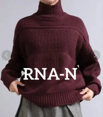 RNA-N 허니콤 와플 롱 터틀 니트 스웨터 보르도