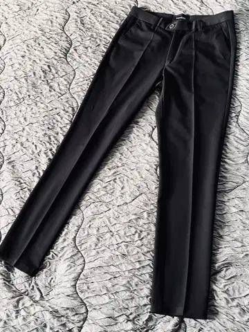 [착용 1회만] 정가 15,980엔 PANERO 테이퍼드 슬랙스