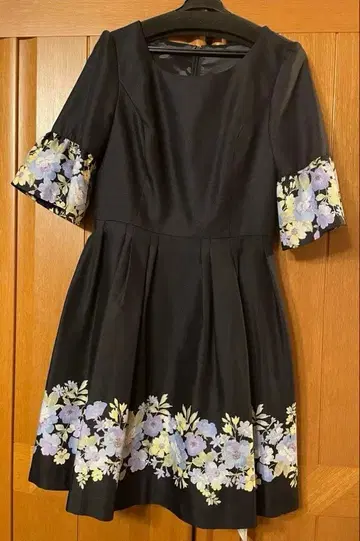 [ 미사용 새상품 ] LAISSE PASSE 플레어 슬리브 원피스