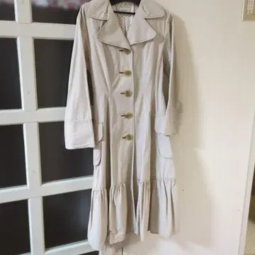 MILK 베이지 긴팔 무릎 기장 코트