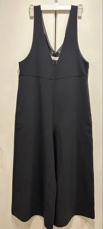 블랙 V넥 올인원