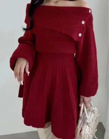 NICE CLAUP 오프숄더 플리츠 니트 원피스 M 사이즈