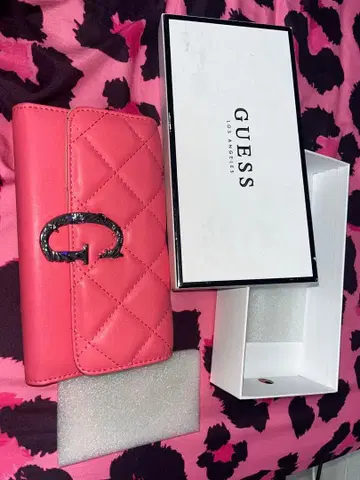 GUESS 핑크 3단 폴더형 지갑