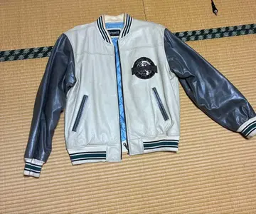 오렌지 인디언즈 바시티 자켓, 얼룩 있음