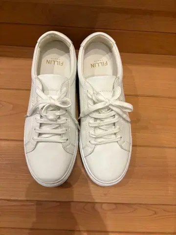 새상품급 FILLIN CLASSIC WHITE 화이트 23.5