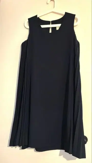 신 존 사이드 플리츠 원피스 슬리브리스 네이비 계열