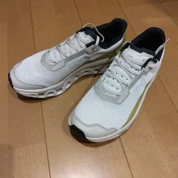 OnCloudmonsterVOID 화이트/골드 러닝화