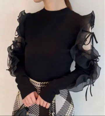 [정품] 프릴 슬리브 니트 풀오버 SNIDEL