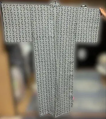 기하학 패턴의 롱 기장 기모노