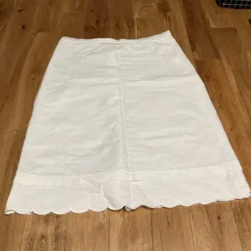 M medium 화이트 스커트 스캘럽 엣지