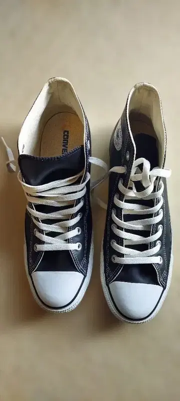 Converse 블랙 하이컷 스니커즈