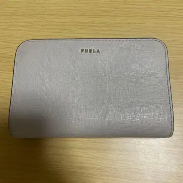 FURLA 이단 접이식 지갑 라이트 그레이
