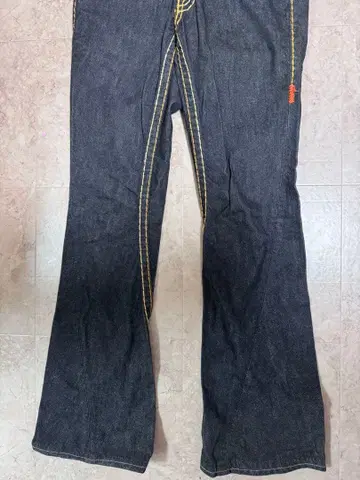 트루 릴리젼 조이 슈퍼 T 부츠컷 데님