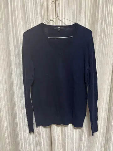 UNIQLO 네이비 V넥 스웨터