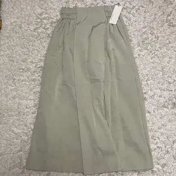 [택 포함 미사용 새상품] uncrave 샴브레이 스커트