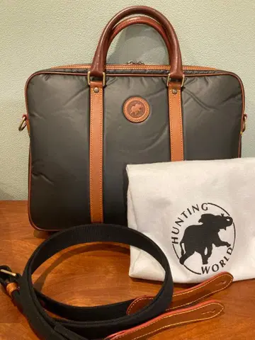 새상품급 정품 헌팅월드 브리프 케이스 바 크로스 가죽
