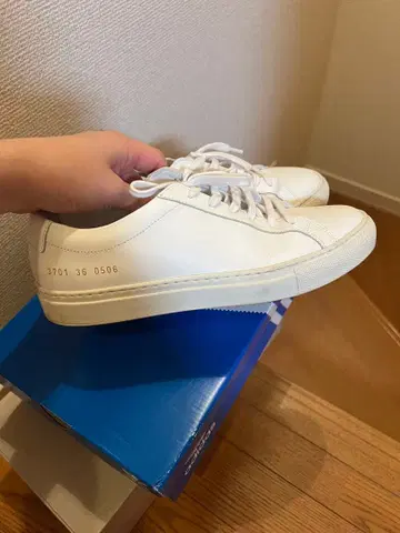 common projects 화이트 스니커즈
