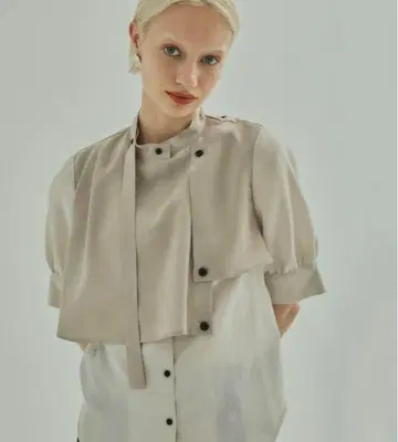 UNITED TOKYO 하프 타이 숏 슬리브 블라우스