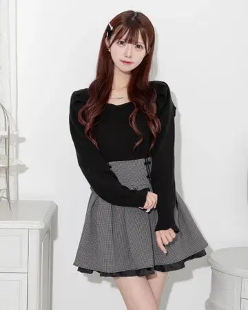 pium 로고 목걸이 턱 슬리브 니트 블랙