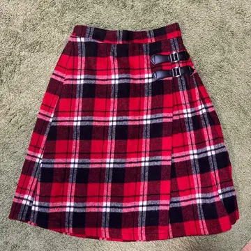 빨간색과 블랙 체크 플리츠 스커트